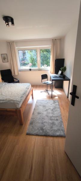 Fresh renovated. 3 Róoms. Central Leonberg. Private parking spot.